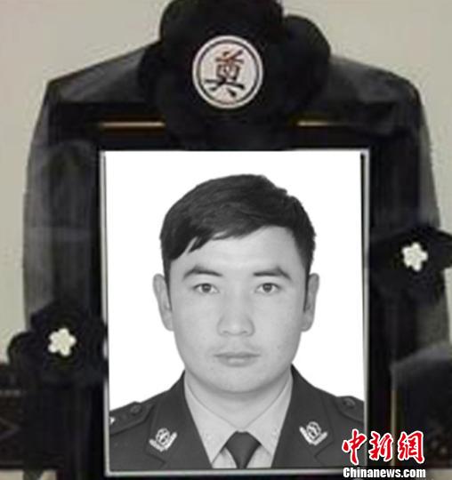 圖為民警木哈買提巴依·革命漢?！《★w攝