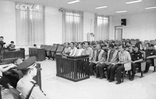 邪教“靈靈教”成員在法庭接受審判?！?視頻截圖)