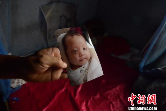 蘇州一女嬰在家熟睡時(shí)被偷走警方立案調(diào)查（圖）