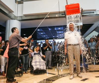 郭臺(tái)銘今天接受雷軍的挑戰(zhàn)?！爸醒肷纭眻D