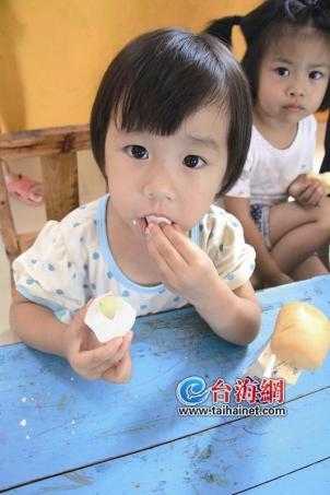 朱镕基捐稿費(fèi)設(shè)基金會 為900多學(xué)生提供營養(yǎng)餐