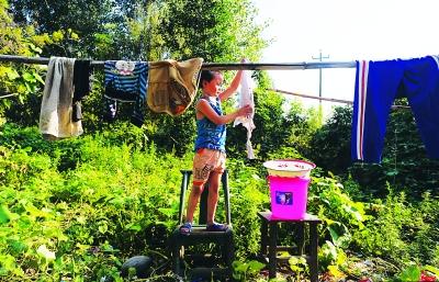 6歲男孩照顧媽媽感動(dòng)姚晨 愿資助到其大學(xué)畢業(yè)