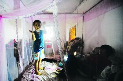 6歲男孩照顧媽媽感動(dòng)姚晨 愿資助到其大學(xué)畢業(yè)