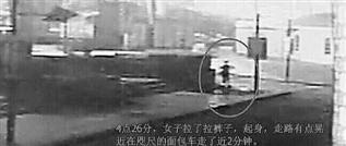 15歲少女街邊產(chǎn)子后遺棄 被監(jiān)控拍下(組圖)