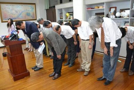 屏東縣長因地溝油事件致歉縣府5名一級主管辭職