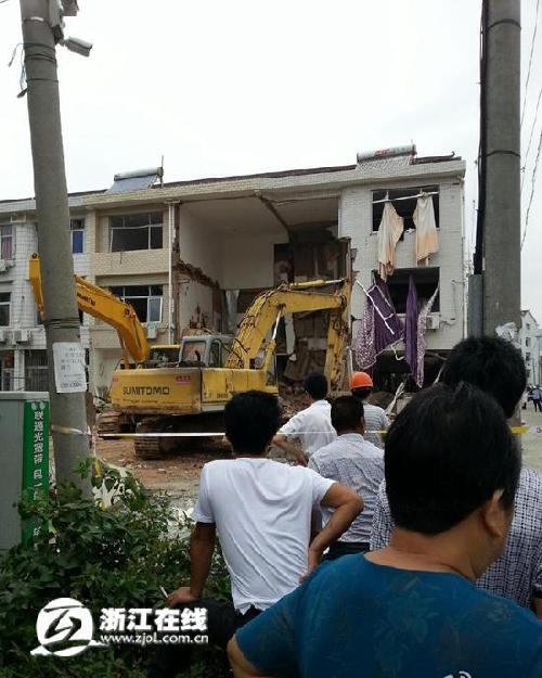 浙江三門縣一民房坍塌已致2人死亡 1人正在搶救