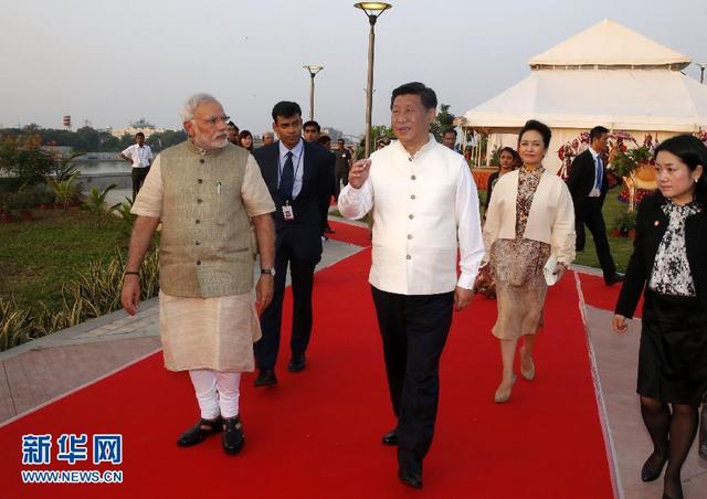習(xí)近平訪印先赴總理莫迪家鄉(xiāng) 兩人舉行散步外交
