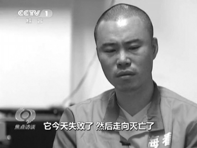 王欣在看守所。央視截圖