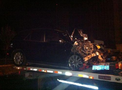 佳木斯一交警酒駕路虎致2人死亡 已被刑拘(圖)