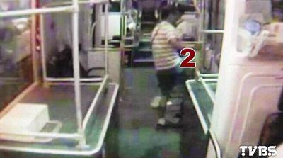 臺醉漢公交車上暴打老翁司機乘客無人問（圖）