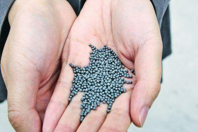 鄭州一小區(qū)與靶場相鄰 時常下“彈雨”(組圖)