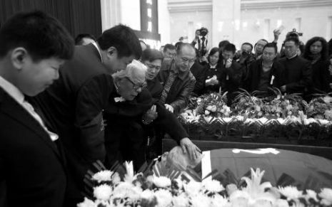 劉志丹女兒劉力貞遺體告別儀式昨舉行