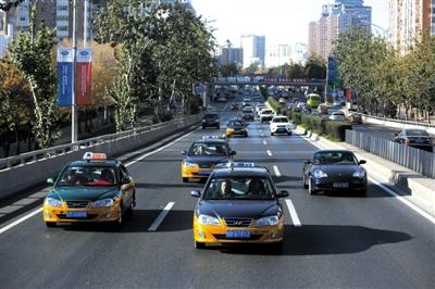 北京單雙號(hào)限行擁堵指數(shù)降70% 公交客流增10%