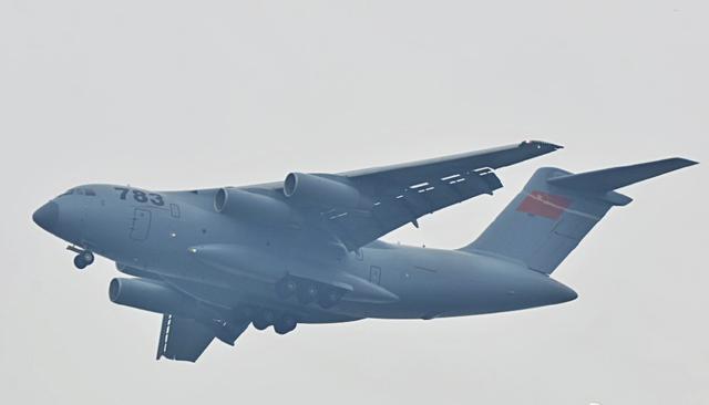 中國最大規(guī)模航展今開幕 中美俄軍機(jī)首次聚首珠海