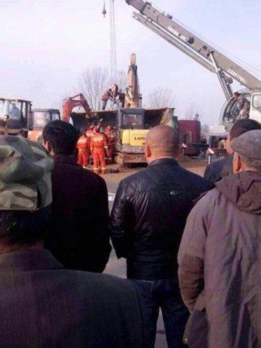 山東蓬萊發(fā)生車禍致12人遇難 包括多名幼兒(圖)