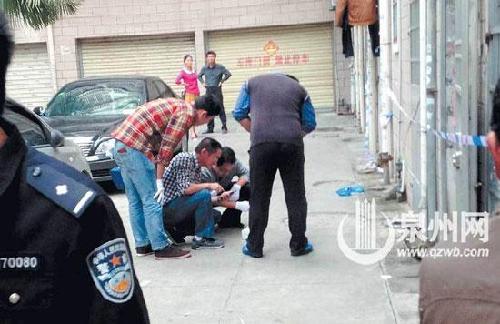 女子遭強(qiáng)奸割喉丟血書(shū)求救 12歲幼子屋內(nèi)遇害