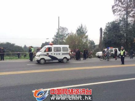 四川都江堰一輛公交車發(fā)生側(cè)翻 致10余人受傷