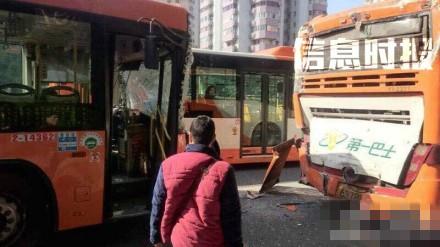 廣州發(fā)生公交車追尾事故 已致10人受傷