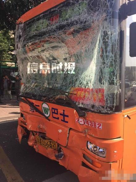 廣州發(fā)生公交車追尾事故 已致10人受傷