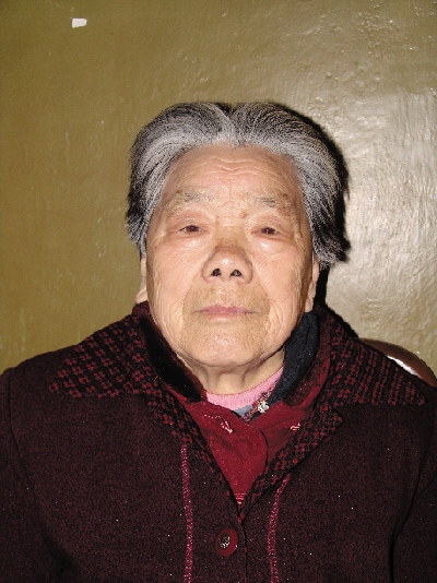 張秀紅，89歲，南京大屠殺幸存者。1937年，年僅12歲的她被日軍強(qiáng)奸，留下終生殘疾。