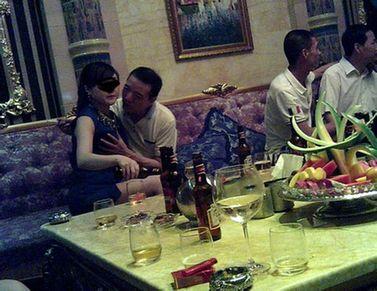 福州一房管局官員被曝不雅照 回應稱黨委書記設局