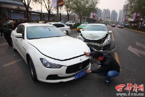 西安男子駕車撞百萬瑪莎拉蒂 維修費達數(shù)十萬