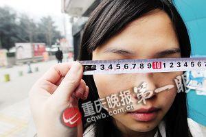 女子萬元割雙眼皮被整成高低眉 院長(zhǎng)稱效果挺好