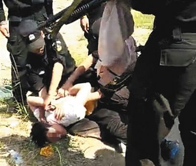 昨日，山東東營(yíng)，廣饒“5·16系列案件”犯罪嫌疑人落網(wǎng)。