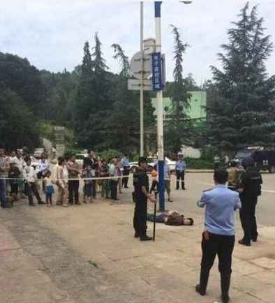 昆明市區(qū)一車輛故意沖撞行人致9人受傷