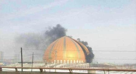 新疆大劇院發(fā)生火災(zāi) 濃煙滾滾