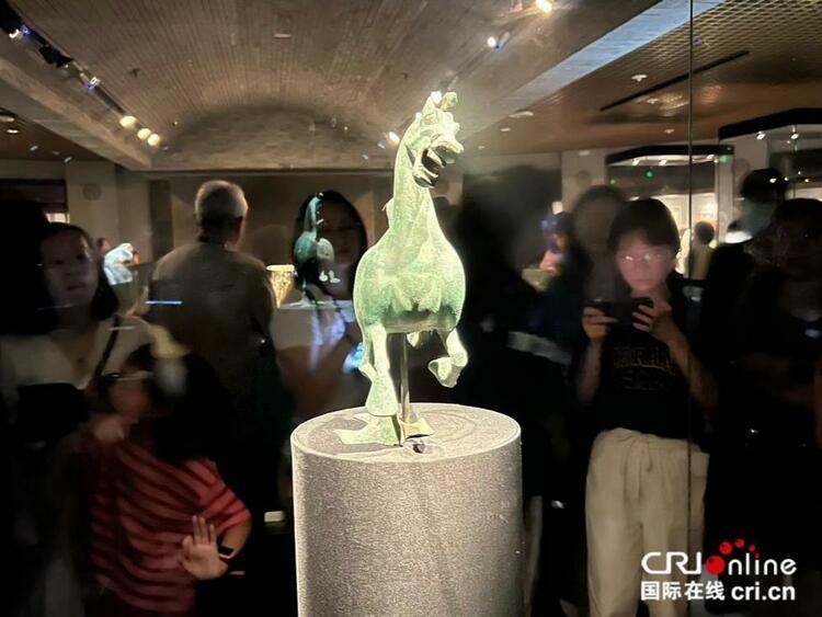 【簡(jiǎn)牘中國(guó)】甘博文創(chuàng)產(chǎn)業(yè)持續(xù)發(fā)力 讓游客把更多文物“帶回家”_fororder_01