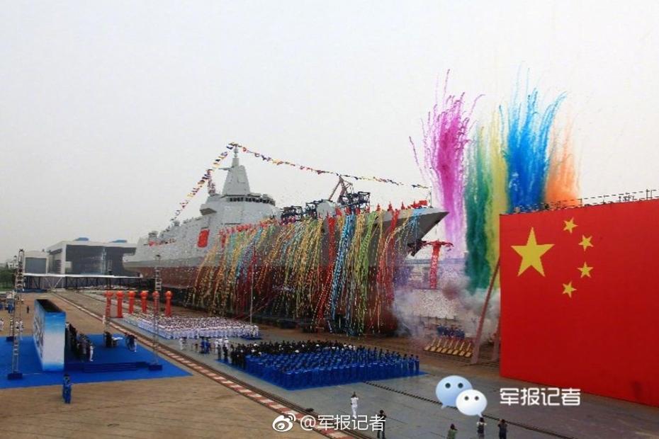 我國新型萬噸級驅(qū)逐艦首艦下水