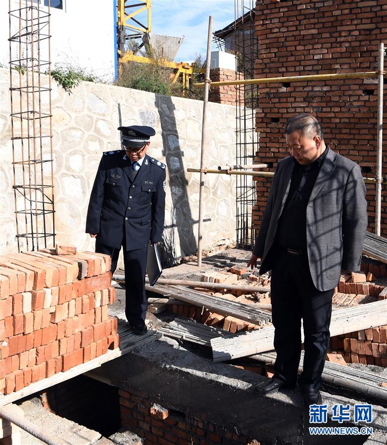 （十九大時光·圖文互動）（1）銳意進(jìn)取，埋頭苦干，向著偉大目標(biāo)奮力前行——來自基層蹲點現(xiàn)場的報道 