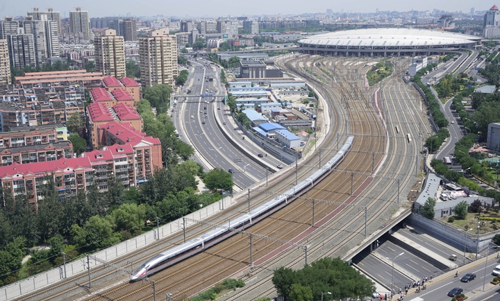 10、我國經(jīng)濟(jì)由高速增長階段轉(zhuǎn)向高質(zhì)量發(fā)展階段