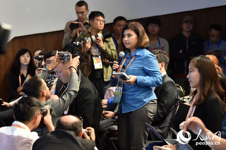 外媒記者提問。