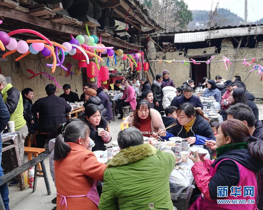 （新華全媒頭條·七樂無窮·團(tuán)圓·圖文互動）（1）這一刻，讓家國情懷盡情綻放