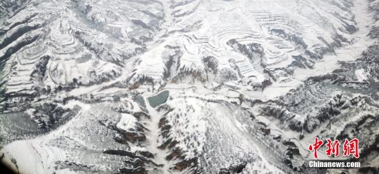 圖為溝壑縱橫的山谷。 魏建軍 攝