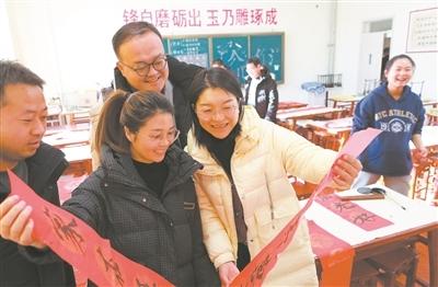 甘肅省民樂縣70位教師搬入新公寓——師逢喜事精神爽