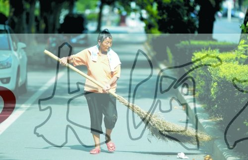 為了清掃、保潔，很多環(huán)衛(wèi)工頂著烈日工作。