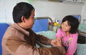 父親為給白血病女兒治病 每天飯錢不超兩元 