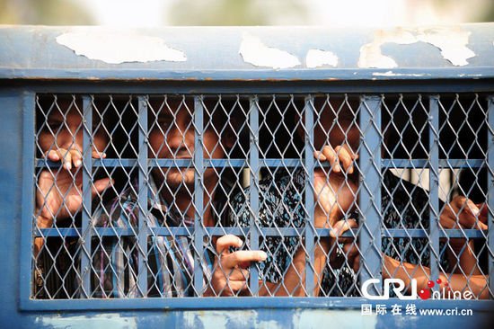 孟加拉國(guó)150名政變士兵被判死刑 士兵聽(tīng)聞判決仰天長(zhǎng)嘯(高清組圖)