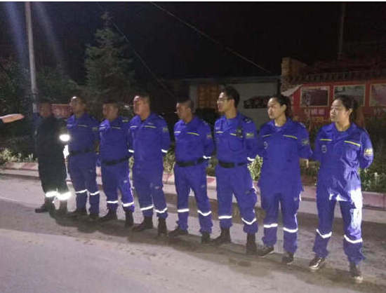 宕昌藍天救援隊出發(fā)（圖片由甘肅藍天救援隊隊長於若飛提供）