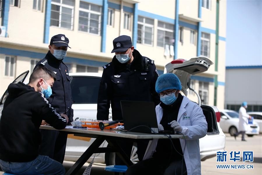 （習(xí)近平致敬的戰(zhàn)“疫”英雄·公安干警篇·圖文互動(dòng)）（3）他們，抗疫一線鑄警魂