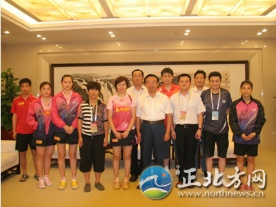 山東原副省長46情婦 奢靡生活令人目瞪口呆（組圖）網(wǎng)傳山東原副省長黃勝包養(yǎng)46情婦，貪污90億美元巨款。當今貪官包養(yǎng)情婦早已不是新聞，只要落馬必定有類似新聞公諸于世。最巧的是黃勝包養(yǎng)了46名情婦，正好也有46處房產(chǎn)。這樣的巧合正好是“你不能給她名分，就給她一座房子吧”的典型，并且這些房子應(yīng)當都是開發(fā)商送的。也就是說，黃勝愛養(yǎng)情婦，開發(fā)商“愛”送房子，正好是巧奪天工的官商勾結(jié)。