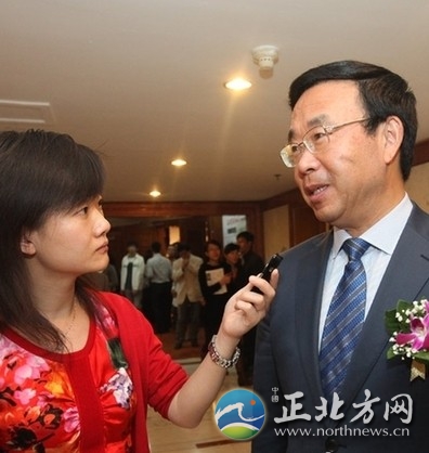 山東原副省長(zhǎng)46情婦 奢靡生活令人目瞪口呆（組圖）中央紀(jì)委有關(guān)部門負(fù)責(zé)人指出，網(wǎng)上流傳的其“有46名情婦、46套房產(chǎn)，貪賄90億美元”等說(shuō)法是毫無(wú)根據(jù)的。目前，檢察機(jī)關(guān)正在對(duì)黃勝涉嫌犯罪問(wèn)題依法進(jìn)行偵查。檢察、審判機(jī)關(guān)和紀(jì)檢監(jiān)察機(jī)關(guān)將在適當(dāng)時(shí)候公布該案結(jié)果。