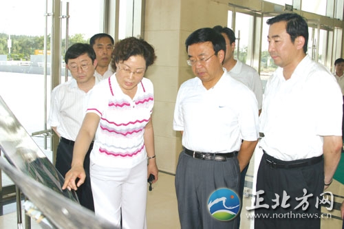 山東原副省長46情婦 奢靡生活令人目瞪口呆（組圖）半月后發(fā)現(xiàn)此司機(jī)在平原，已經(jīng)完全傻了，無遭襲擊的痕跡?？梢姡@一說法也有一定道理。或許與上個(gè)版本也有關(guān)聯(lián)。總之，黃勝因何而落馬，要以中央紀(jì)委的查調(diào)查為準(zhǔn)，網(wǎng)絡(luò)只是傳言，不可不信，也不可信全，僅供參考而已。