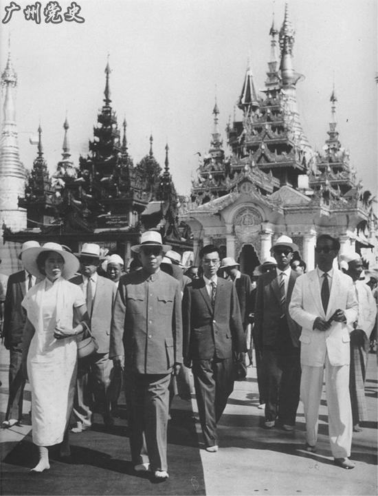 1966年王光美陪同劉少奇出訪緬甸