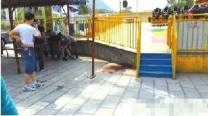 西安游樂(lè)設(shè)施3名游客甩出重傷 均未系安全扣