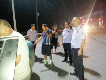 的哥錯(cuò)按“被打劫”鍵 女乘客成“劫匪”被包圍