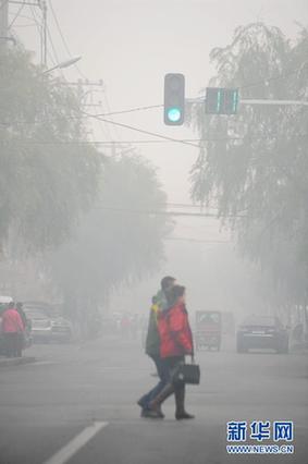 （生態(tài)）（4）哈爾濱市區(qū)發(fā)生重度霧霾 中小學(xué)停課部分高速路封閉